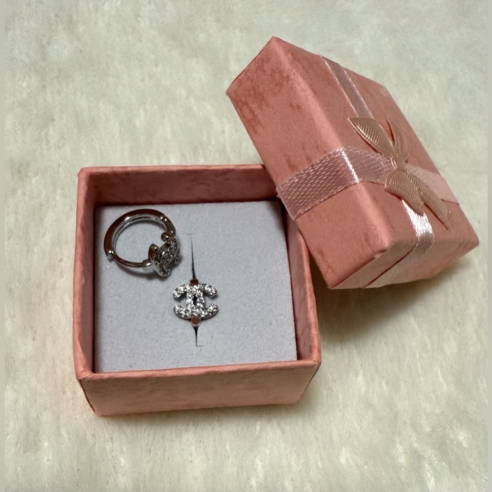 Mini-CC Style Earrings Silver-tone in Pink Box